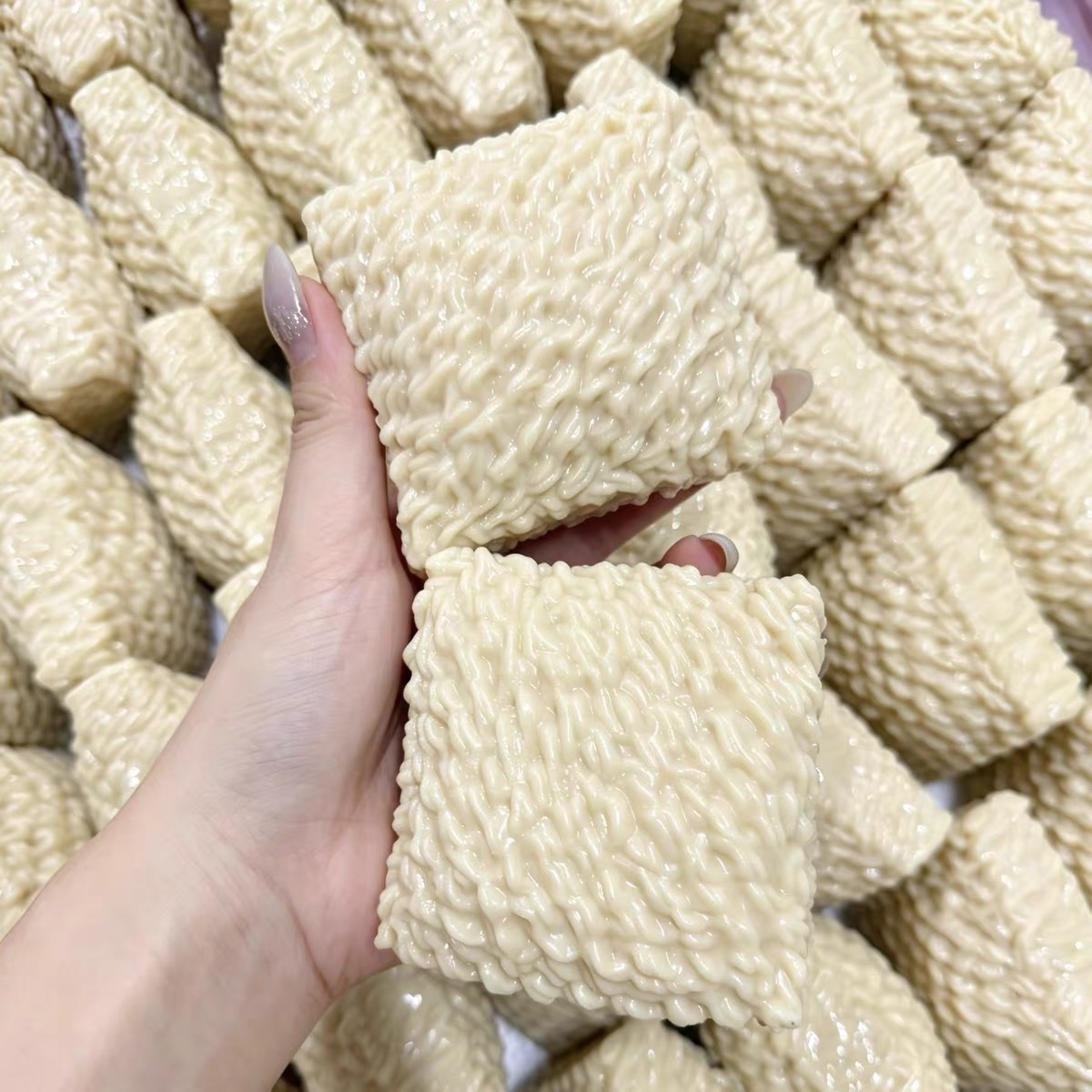 كرة ضغط على شكل نودلز مقرمشة،  - مراجعة Novelty Gifts وسعره